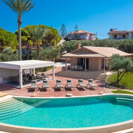 Carvella With Private Pool Villa *