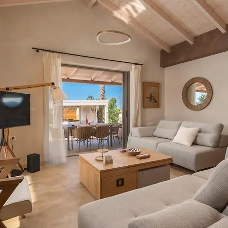Villa Carvella With Private Pool *